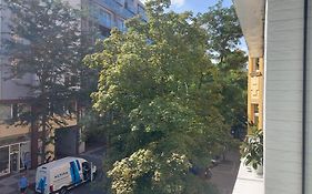 Luxury & Air-Conditioned Osko Apartment Near The City Center